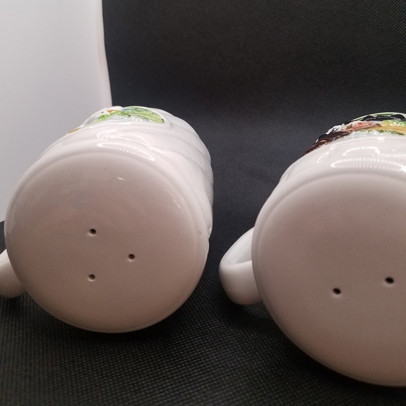 Gibson Greeting Cards Farm Theme Salt and Pepper Shakers - Picture 9 of 10